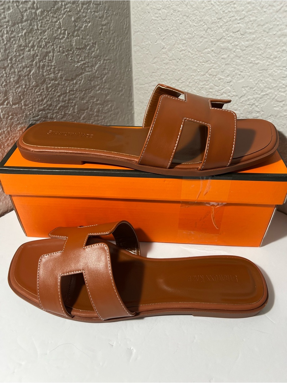Stratuxx Kaze Brown H Cutout Slide Sandals Women's Size 11 luxe casual vacation